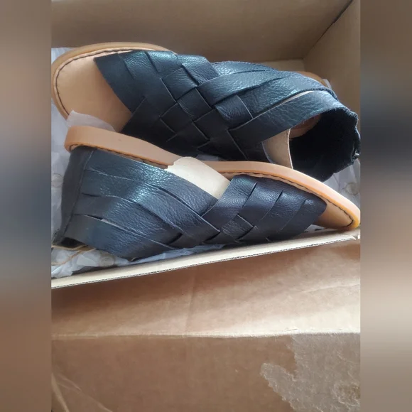 Born Iwa Woven - Womens 7 Black Sandal Medium - Picture 2 of 16